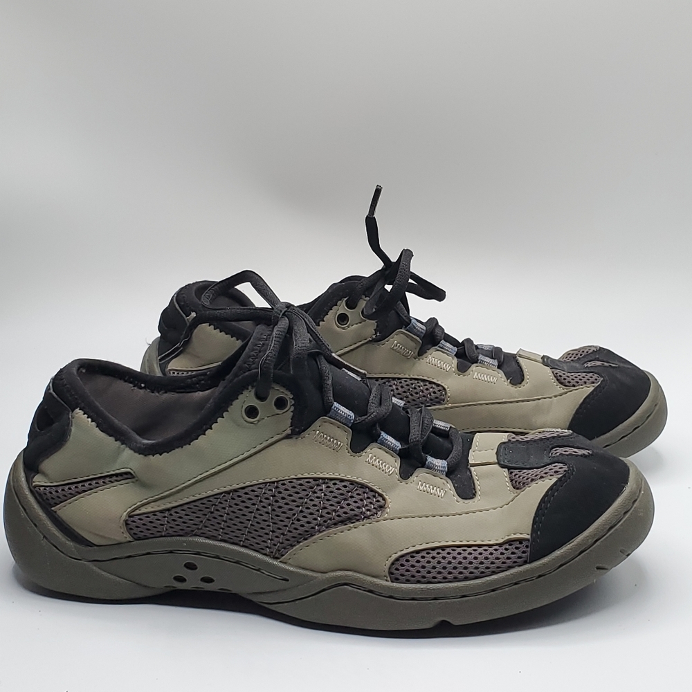 Bass Finneyea walking shoes size 9.5D